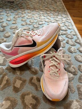 Women’s Nike Vomero 18 Running Shoe | Size 9.5 👟
